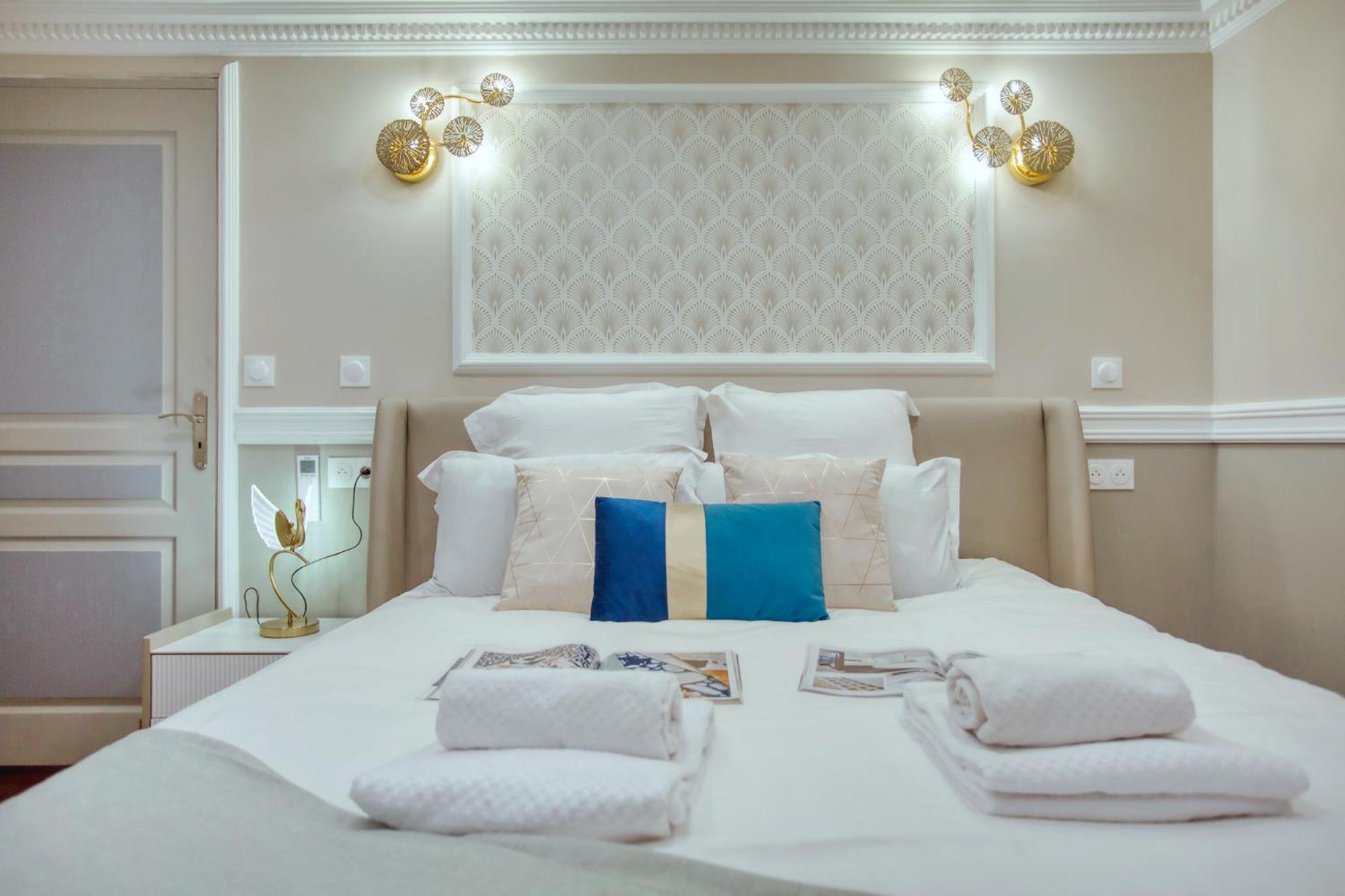 Elegant Triplex In Paris - Ideal For 10 - Aircon Bagian luar foto